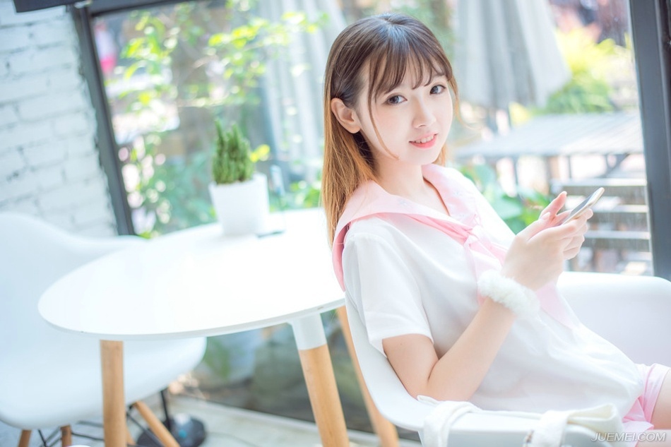我们为什么需要美女，可能她们改变你的生活习性，让人感这个世界充满期待，虽然当你觉得期待的东西就要得到的时候，她们马上去普度众生，让其他人觉得生活充满期待。——韩寒《像少年啦飞驰》